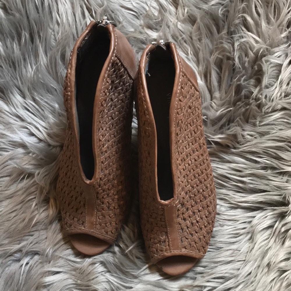 Vince V Camuto Open Toe Bootie Size 6 1/2